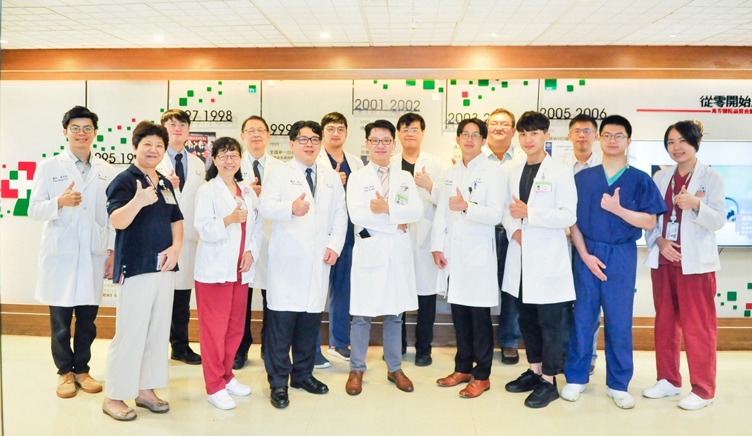 復健學科教師與朱拉隆功大學學者交流合影，展現國際合作交流成果